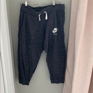 Nike Cropped Joggers